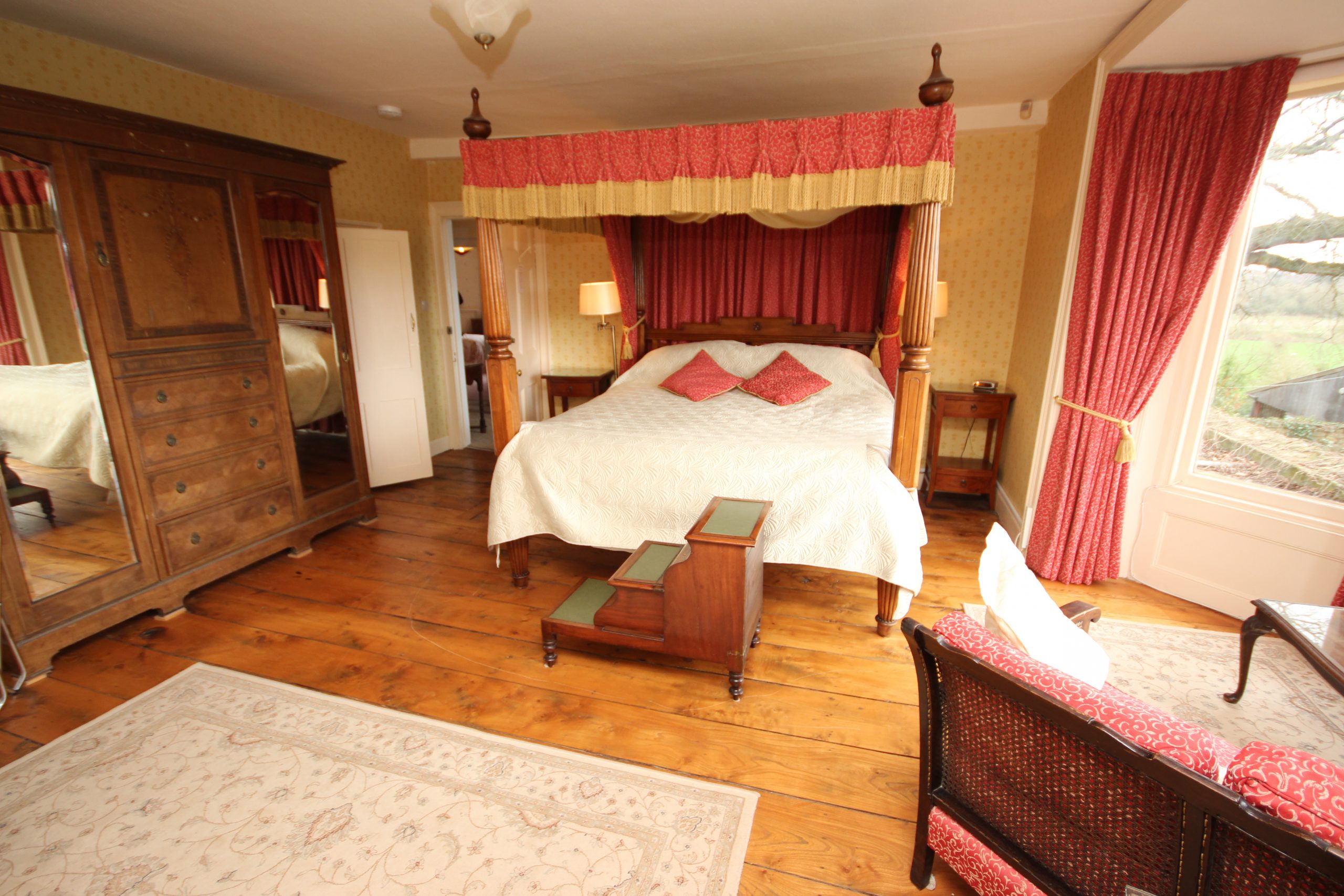 Acorn four poster 1